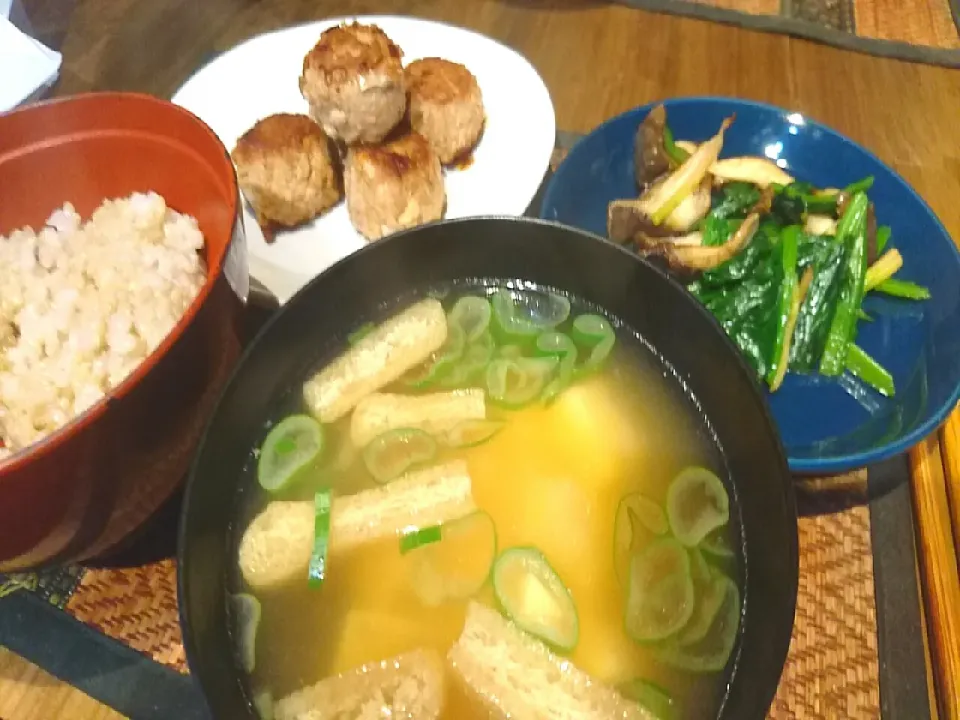 豆腐の味噌汁&肉団子&しめじほうれん草の炒め|まぐろさん