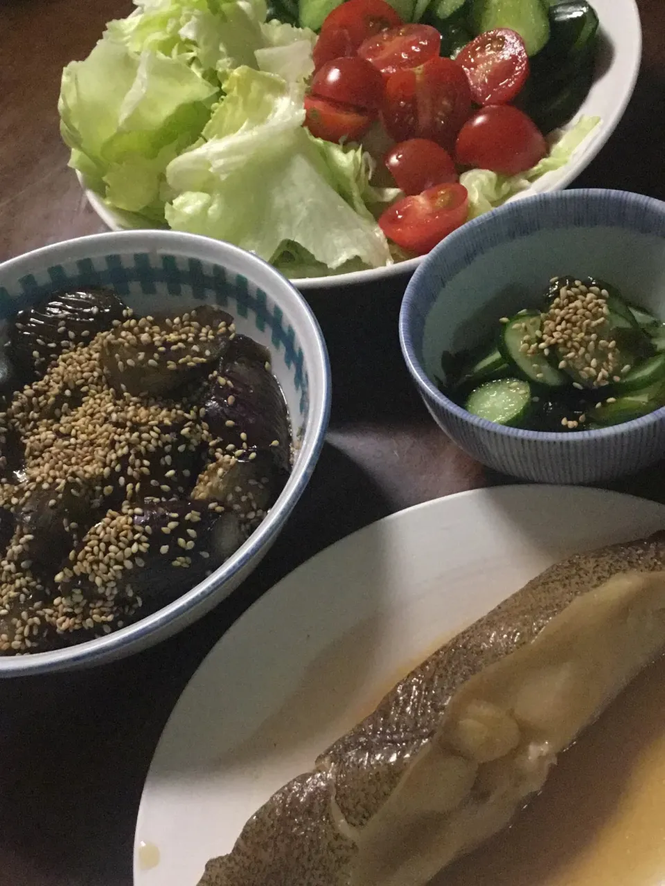 タラの煮付け    茄子🍆の煮物    胡瓜🥒と若芽の酢の物    サラダ🥗|掛谷節子さん