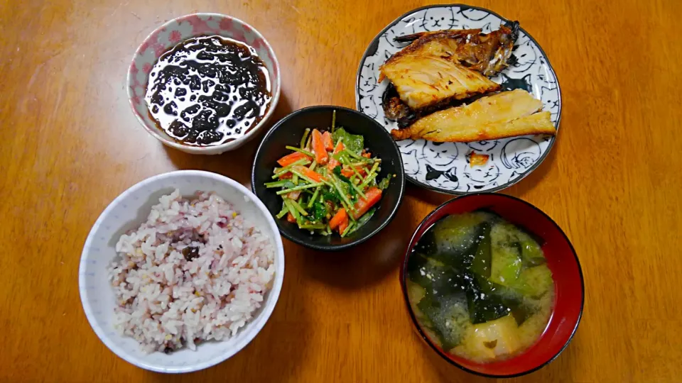 ３月１２日　鯖の干物　もずく　三つ葉とにんじんのサラダ　お味噌汁|いもこ。さん