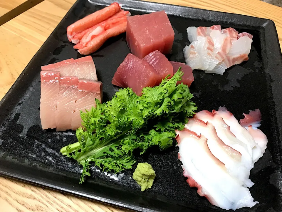 新しいお皿を買ったので刺し盛りに
 #刺し盛り|さくたろうさん