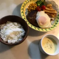 目玉焼きハンバーグ🍳|みるくさん