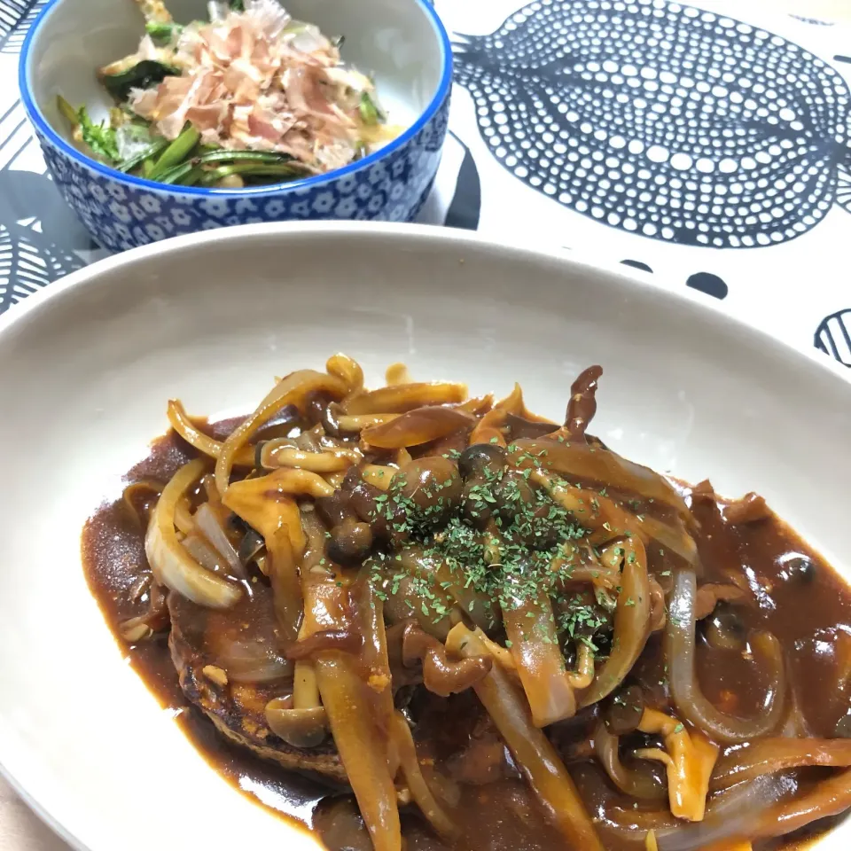 デミグラスソースのハンバーグ&カブの葉と油揚げの醤油炒め|おまめさん