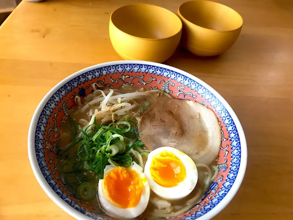 Snapdishの料理写真:とんこつラーメン|みるくさん