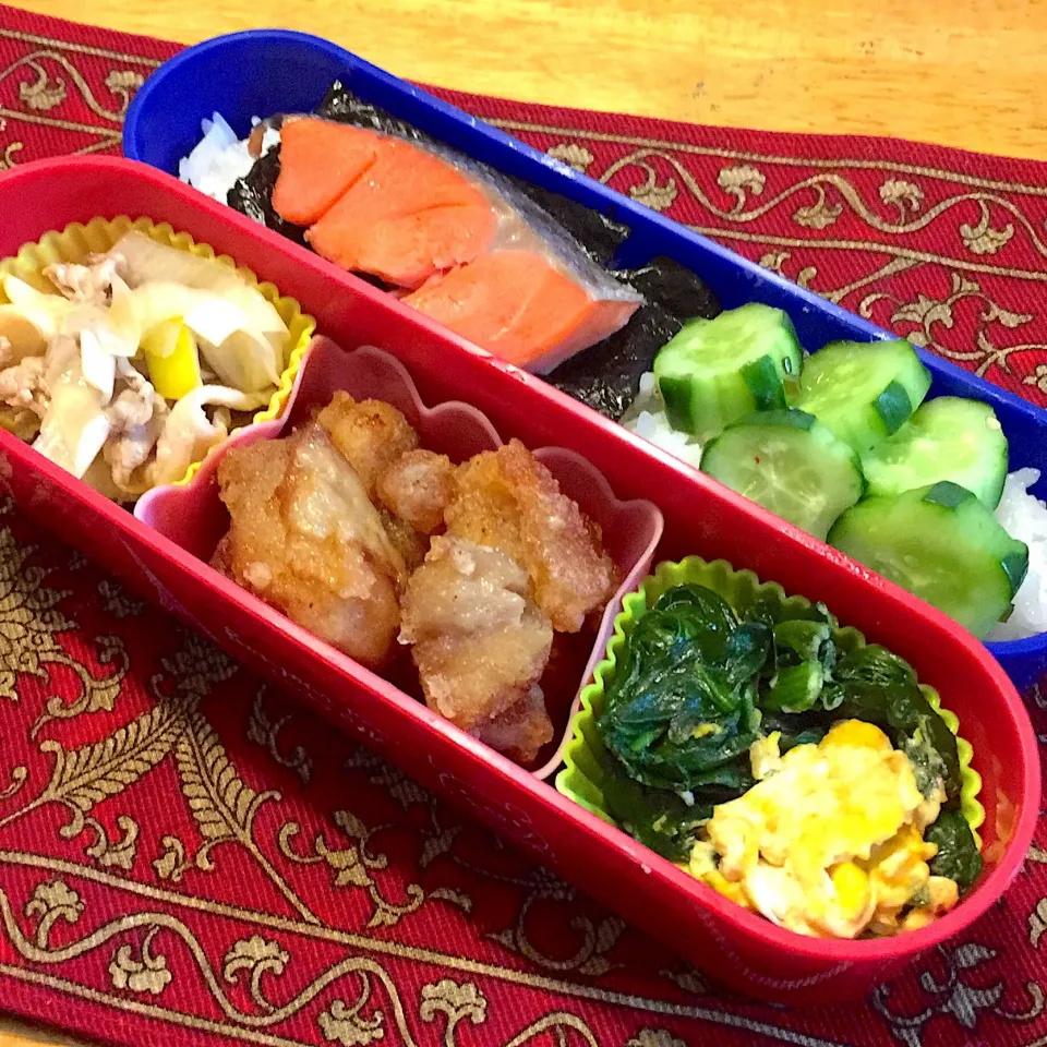 ほうれん草の玉子とじ、鶏の唐揚げと、豚肉とネギのマリネと、鮭弁当|もえさん