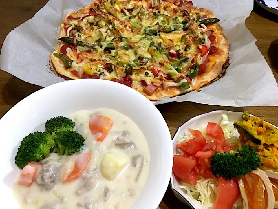 Snapdishの料理写真:昨日の晩ご飯(3／21)！ピザ作りました🍕|がおりんさん