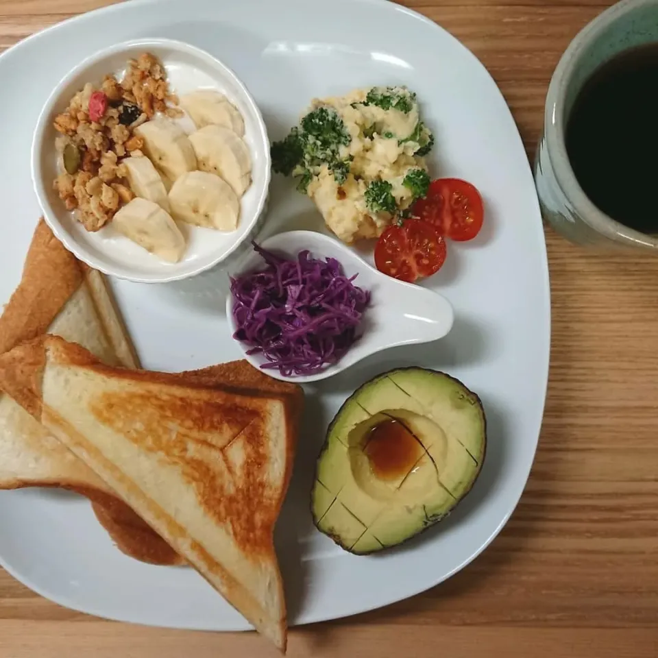 朝食
☆ブルーベリーとクリームチーズのホットサンド
☆ポテサラ
☆紫キャベツのマリネ
☆トマト
☆アボカドの麺つゆがけ
☆バナナ入りフルグラヨーグルト|まりさん