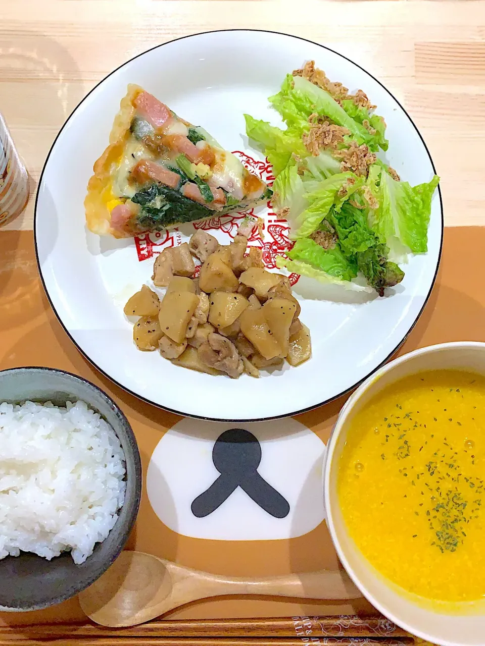 Snapdishの料理写真:・鶏肉とじゃがいもの照り焼き
・ほうれん草とハムのキッシュ
・サラダ
・かぼちゃのソイポタージュ|ぺろたんさん