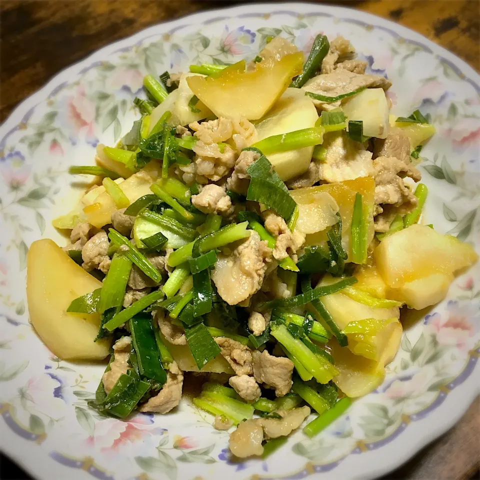 平松洋子さんの
カブと豚肉の炒め物
 #カブ #カブと豚肉の炒め物|Shirokoさん