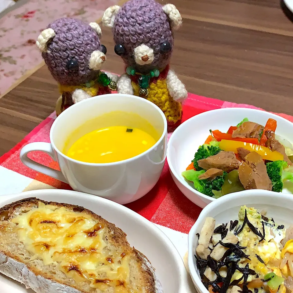 Snapdishの料理写真:自家製ライ麦酵母パンでチーマヨトースト朝ごぱん（╹◡╹）|chagashiさん