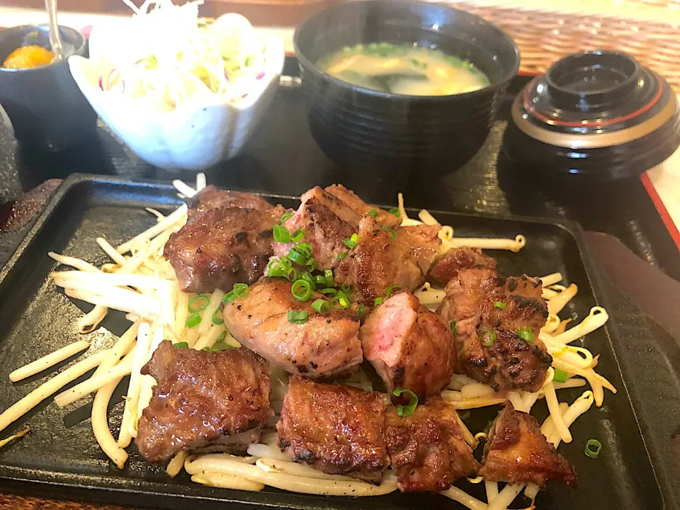 カルビーステーキ
 
#佐世保 #本陣 #肉料理 #ランチ|チルさん