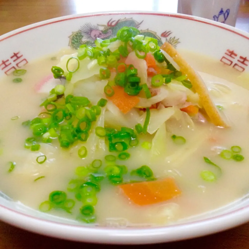 Snapdishの料理写真:具沢山ちゃんぽん麺🌸汁は多めでね〜🤗💕|まいりさん