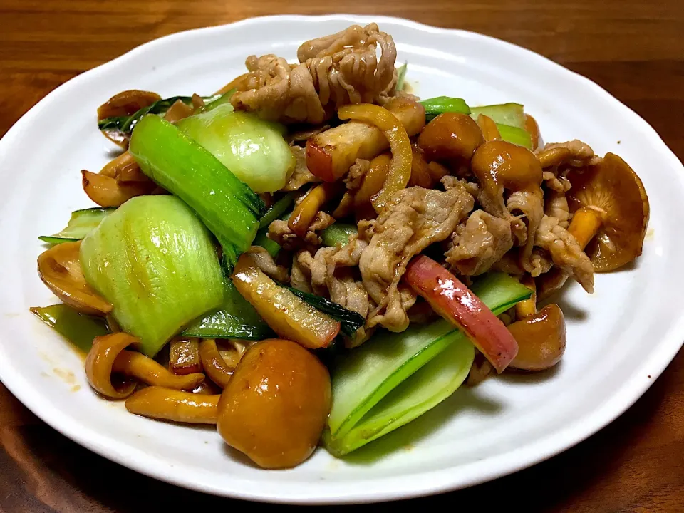 ちんげんさいと豚肉と大なめこ炒め🥬🐷🍄|ぱぴこ家さん