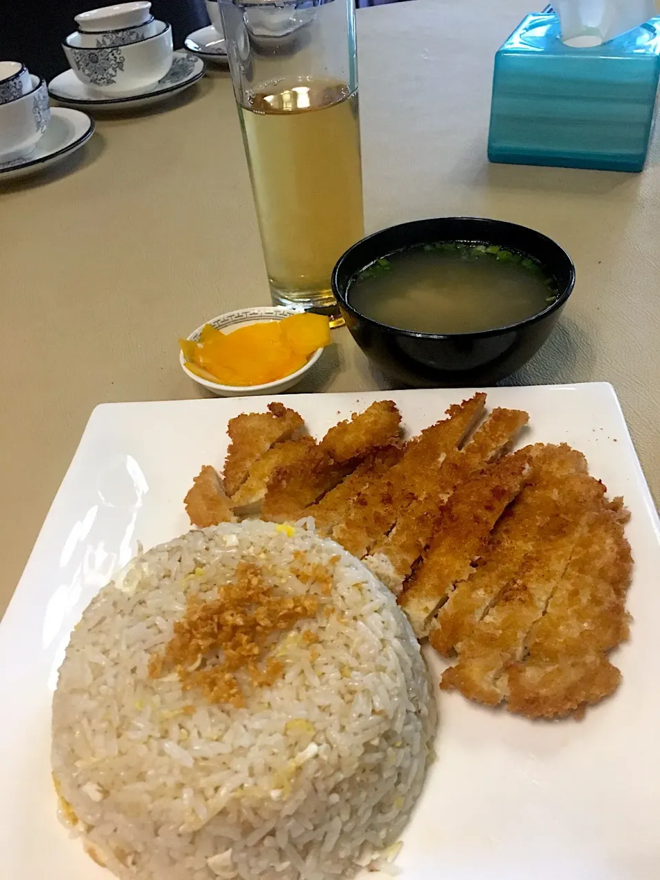 Snapdishの料理写真:Fried rice with crispy chicken chop. Look simple but the rice is fried to perfection and the chicken is so crispy.|peiyee wongさん