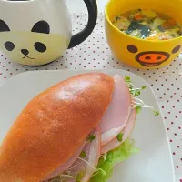 Snapdishの料理写真:ハムレタスサンド|ぽけみさん