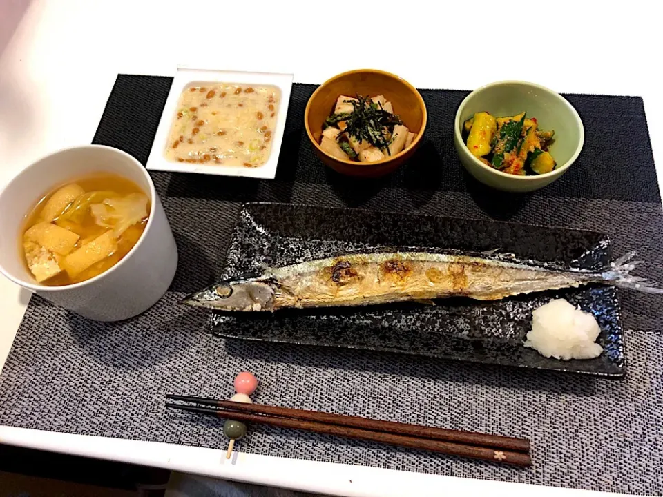 Snapdishの料理写真:#秋刀魚の塩焼き 
#長芋の梅紫蘇和え
 #ピリ辛きゅうり 
 #納豆 
 #キャベツとあげの味噌汁|ゆぺこさん