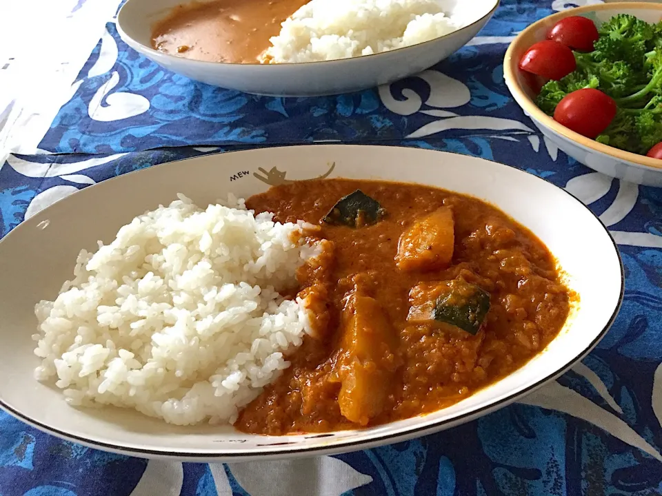 お昼ご飯はカレーライス🍛|Emiさん