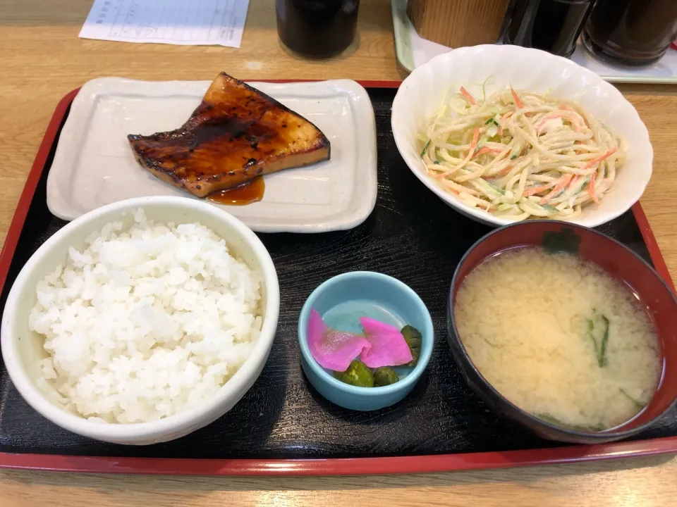 日替わりサービス かじきの照焼とスパゲティサラダの定食|しのぶさん