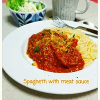 Snapdishの料理写真:TETSU♪😋ちゃんのオヤジ特製の家族みんな大好き♡ミートソーススパゲッティー♬ 昨晩から仕込んだプロ級ソースだよ😄