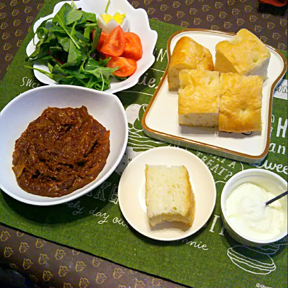 ビーフシチューとフォカッチャで一人ディナー🌃🍴|ne-neさん