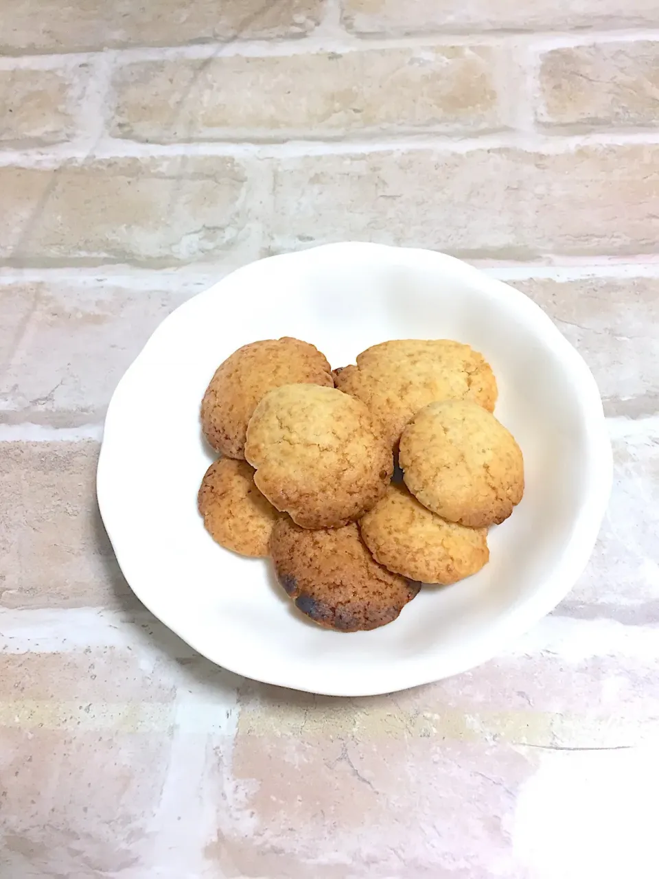 手作りクッキー🍪
#トースター＋袋＋材料3つ！簡単クッキー♡ by ❀りっちゃんママ❀
#クッキー
#ちょっと焦げた
#15年ぶりの手作りクッキー|さとうさん