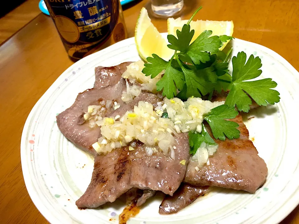 おうちでネギ塩牛たん🥩|くっきいさん