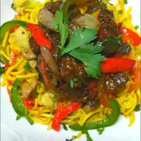 Chow mein noodles with Chinese pepper beef