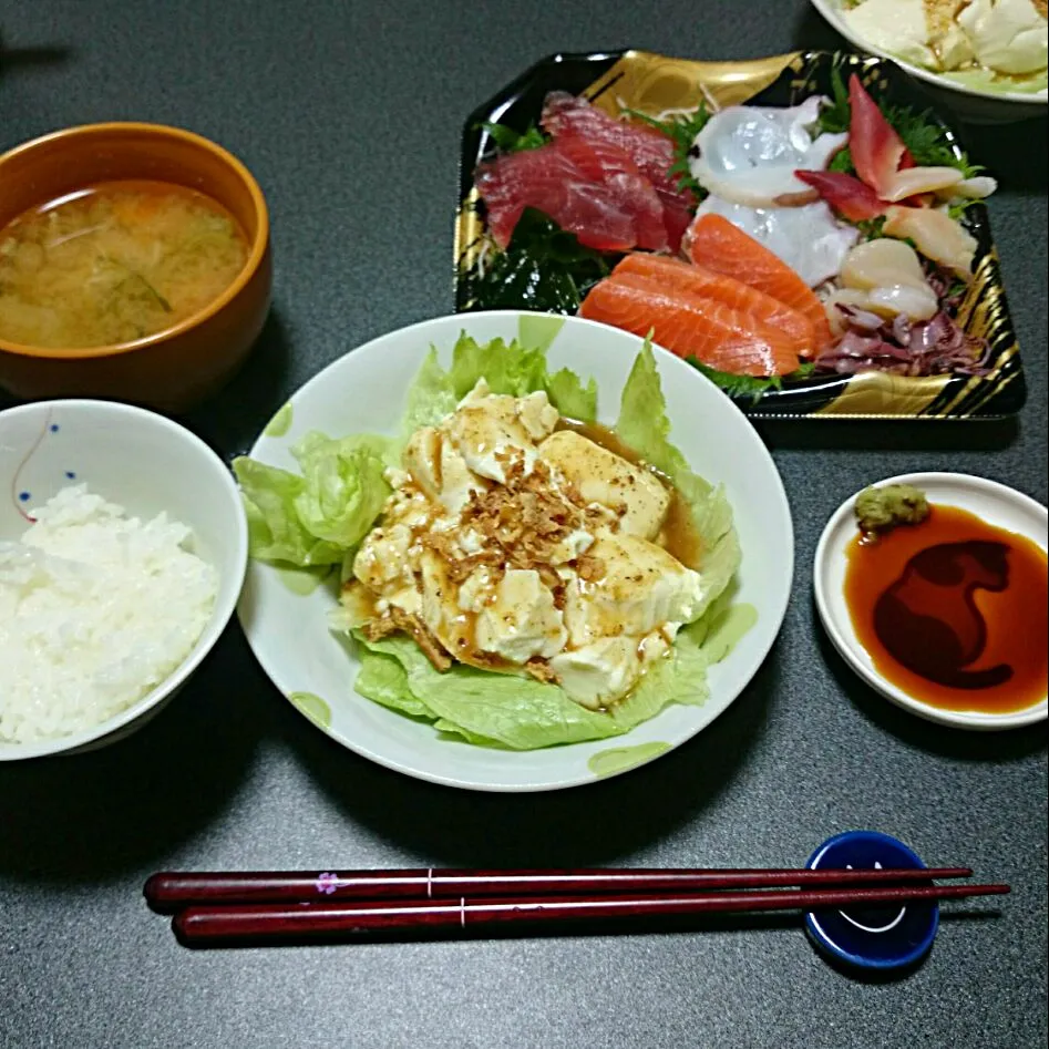 お刺身、おぼろ豆腐のサラダ、お味噌汁のお夕飯|jun(・x・)さん