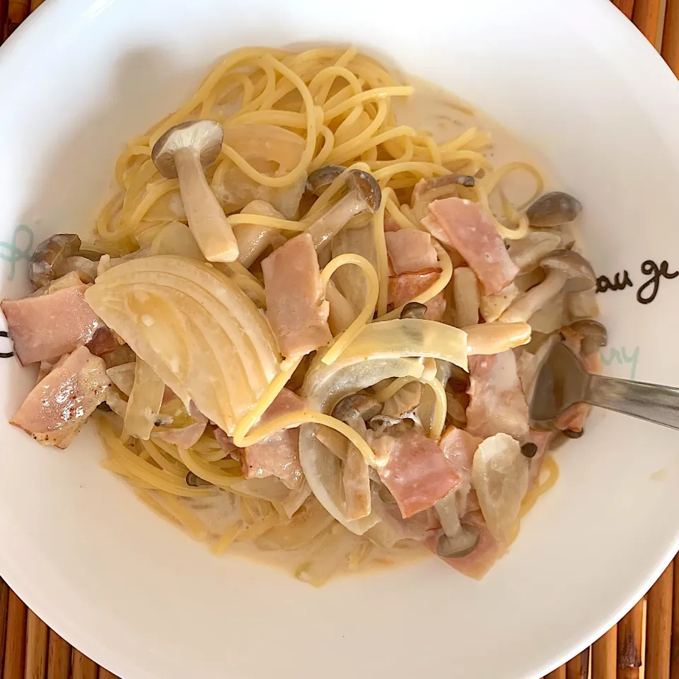 きょうのお昼ごはん#玉ねぎとベーコン、しめじのクリームパスタ|chachaさん