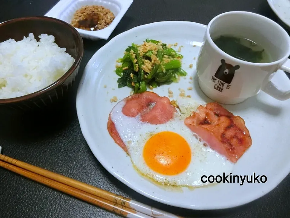 ハムエッグ定食、小松菜のピーナッツ和え|cookinyukoさん