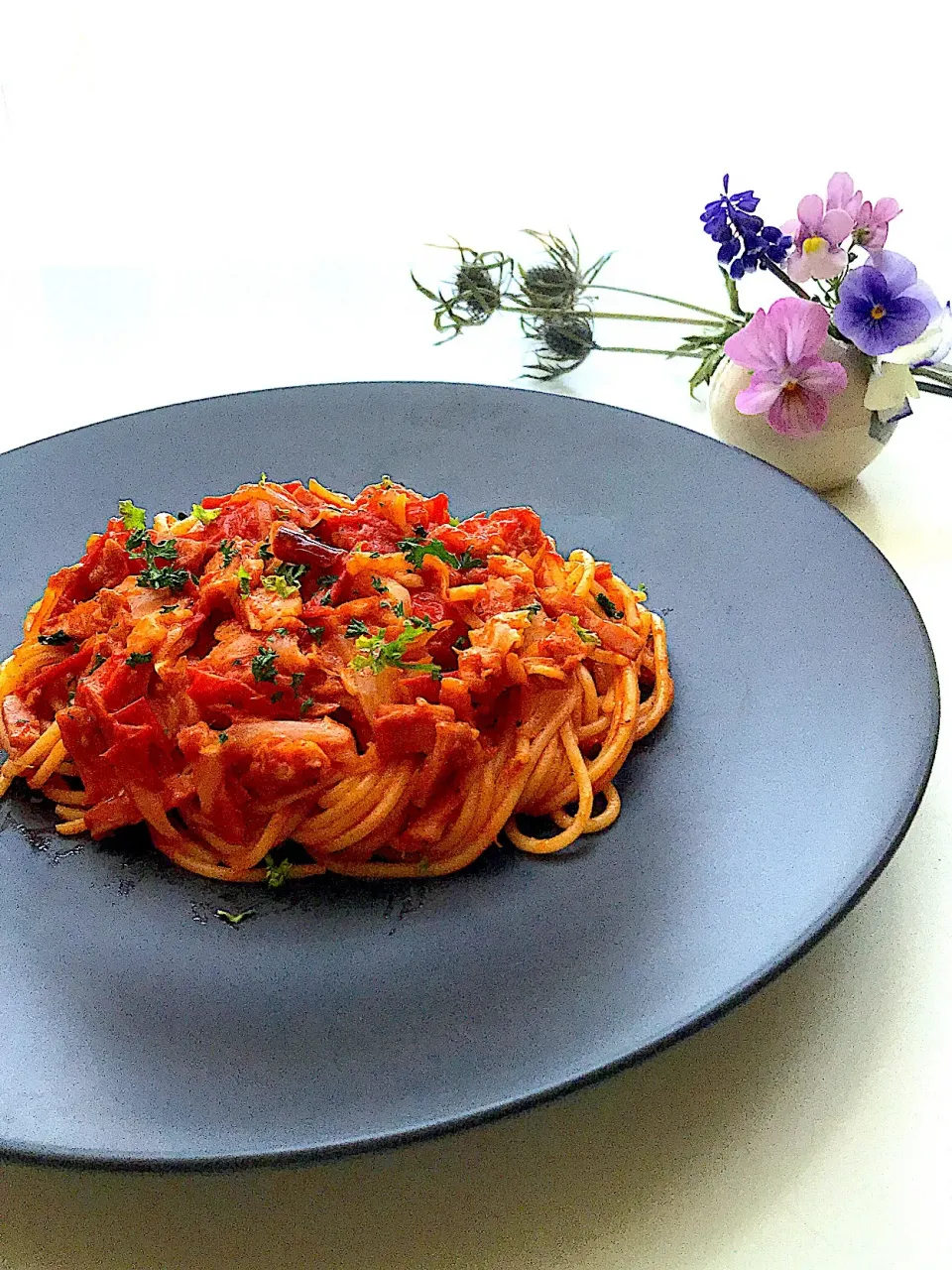 Snapdishの料理写真:赤いパスタが食べたくて🍝
大人のナポリタンが出来ました❣️|サミカさん