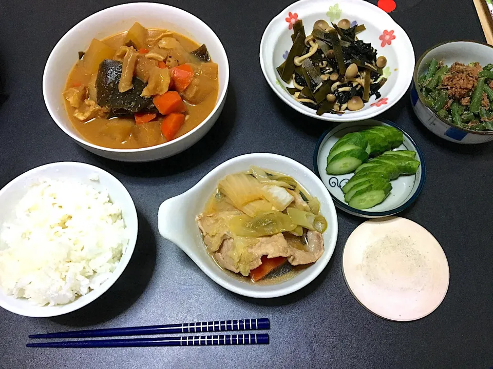 Snapdishの料理写真:豚肉のすき焼き風
牛スジと野菜の煮物
シメジと昆布と海苔のポン酢和え
インゲンの胡麻鰹節和え|Shintarou  Nishimuraさん