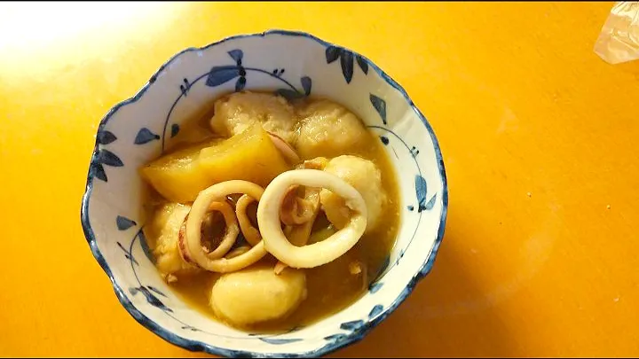 Snapdishの料理写真:💕里芋と大根とイカの煮物💕|yuiママさん