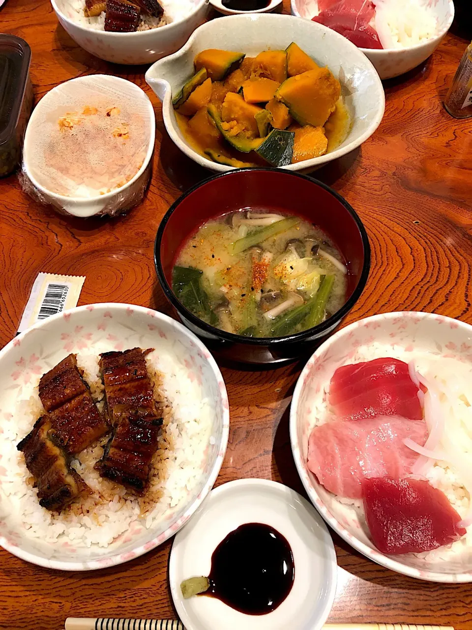 Snapdishの料理写真:宮崎産鰻丼と本マグロとイカの海鮮丼😋|すかラインさん