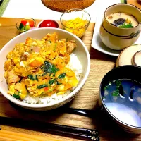 Snapdishの料理写真:初めての持てなし料理💪(親子丼定食)|エリーさん