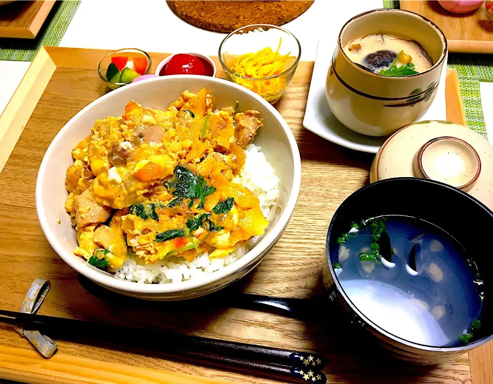 Snapdishの料理写真:初めての持てなし料理💪(親子丼定食)|エリーさん