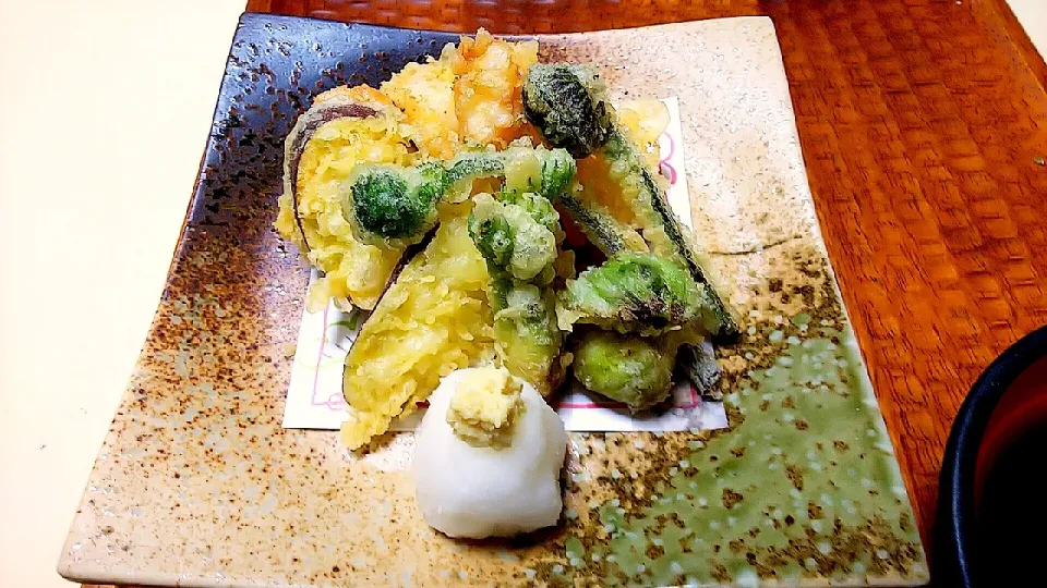 Snapdishの料理写真:春の山菜の天ぷら|vege食堂さん