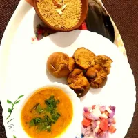 Snapdishの料理写真:Daal, Baati, Churma

Indian Rajasthani Food|VasunDhera Sharmaさん