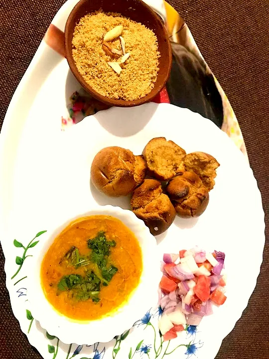 Snapdishの料理写真:Daal, Baati, Churma

Indian Rajasthani Food|VasunDhera Sharmaさん