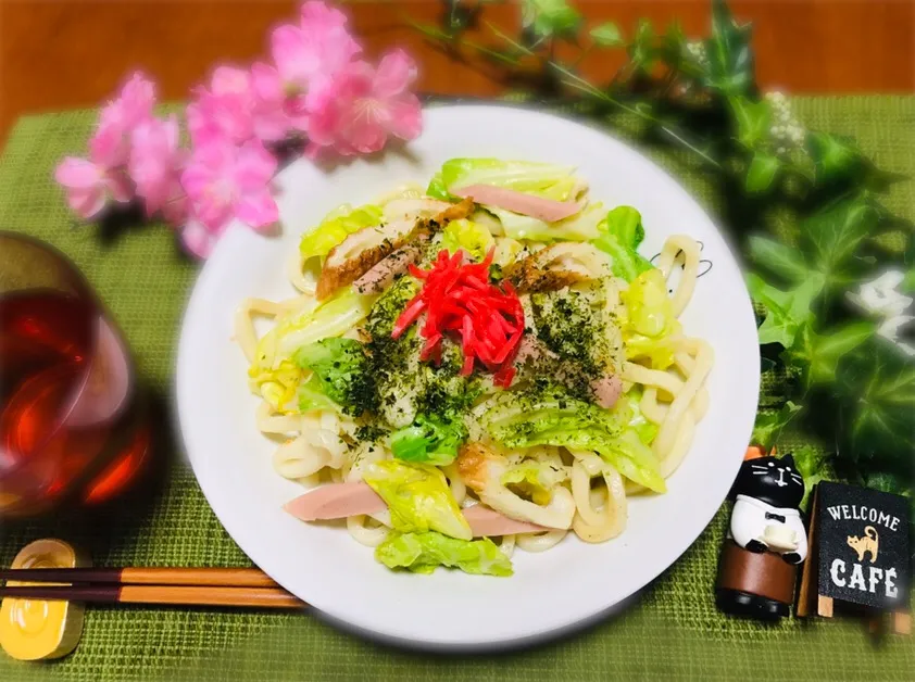 Snapdishの料理写真:春キャベツで焼うどん♪(๑ᴖ◡ᴖ๑)♪|バシュランさん