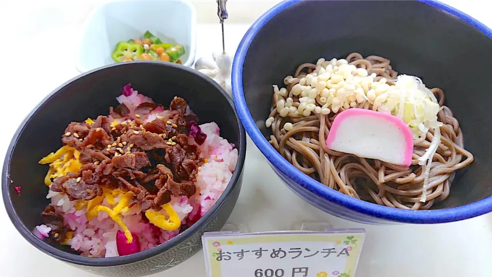 Snapdishの料理写真:牛しぐれ煮ちらし＆そばセット|nyama1さん