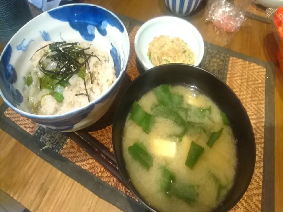 ほうれん草の味噌汁&納豆&イカ丼|まぐろさん