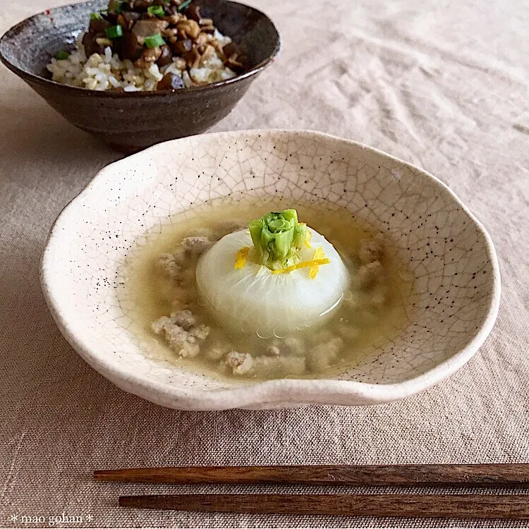 Snapdishの料理写真:まるごと蕪のおぼろ味噌汁|まおさん