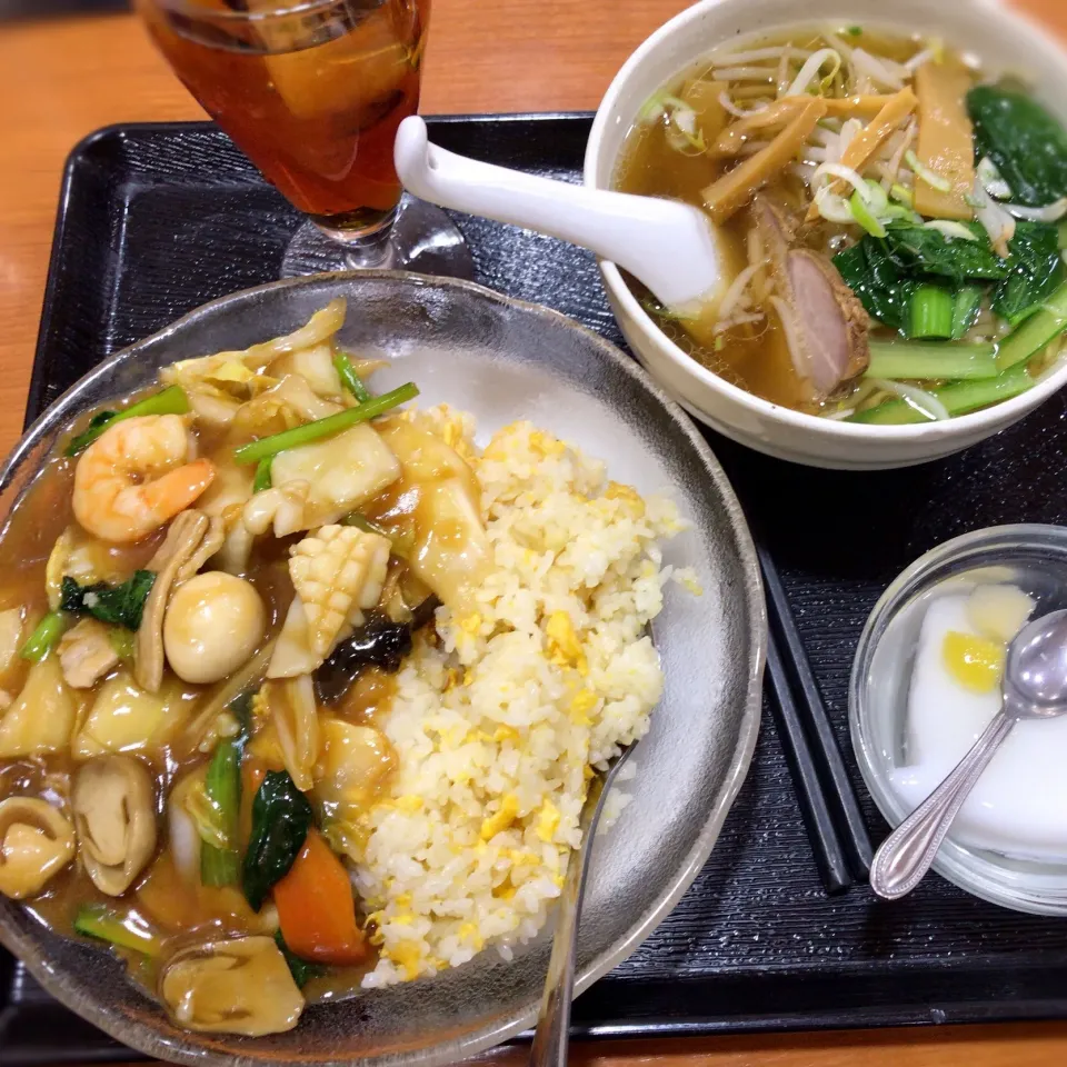 千鳥町 嘉宴。五目あんかけチャーハンと半ラーメンセット。|Gigi Cafeさん