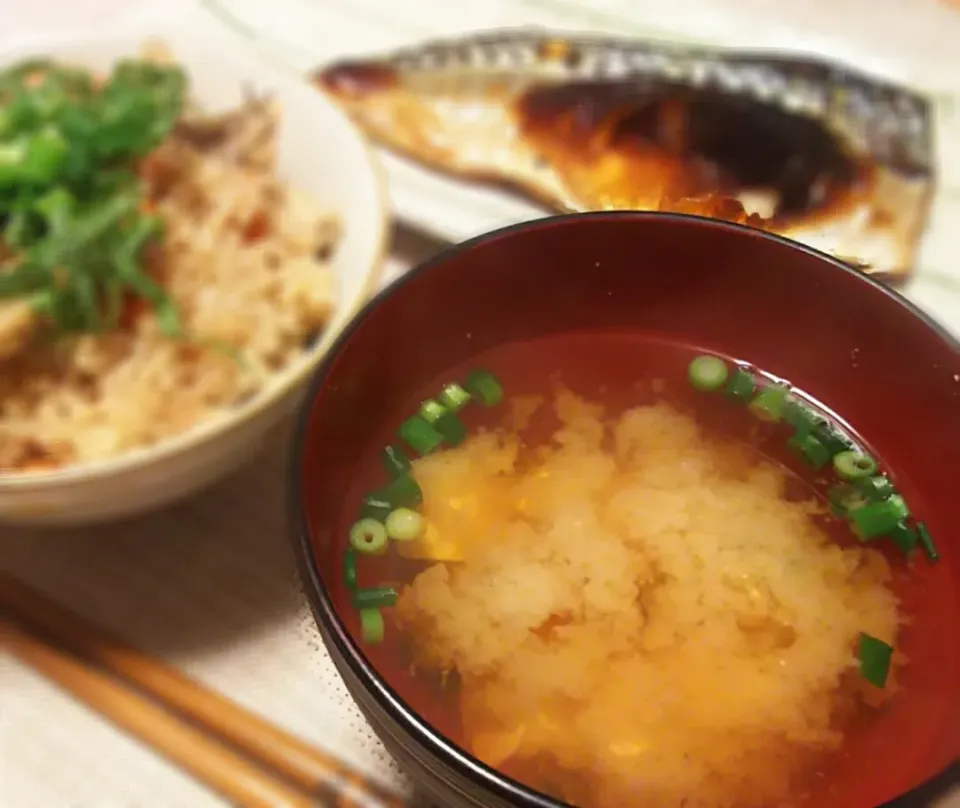 シンプルにお豆腐とネギのお味噌汁|みるさん