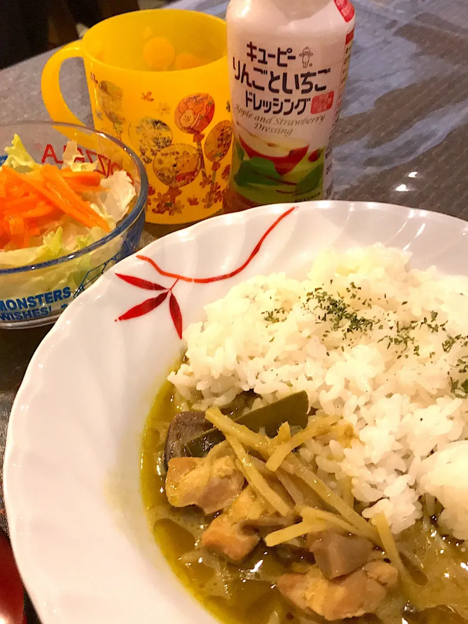 グリーンカレー  サラダ🥗りんごといちごドレッシング|ch＊K*∀o(^^*)♪さん