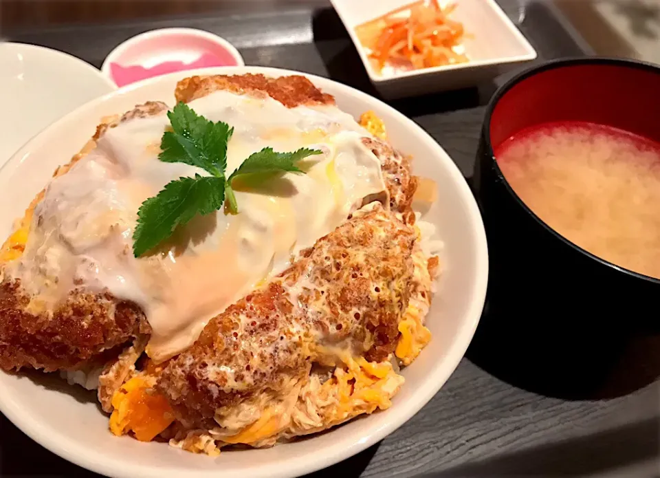 Snapdishの料理写真:厚切りカツ丼|toshi,I🍴さん