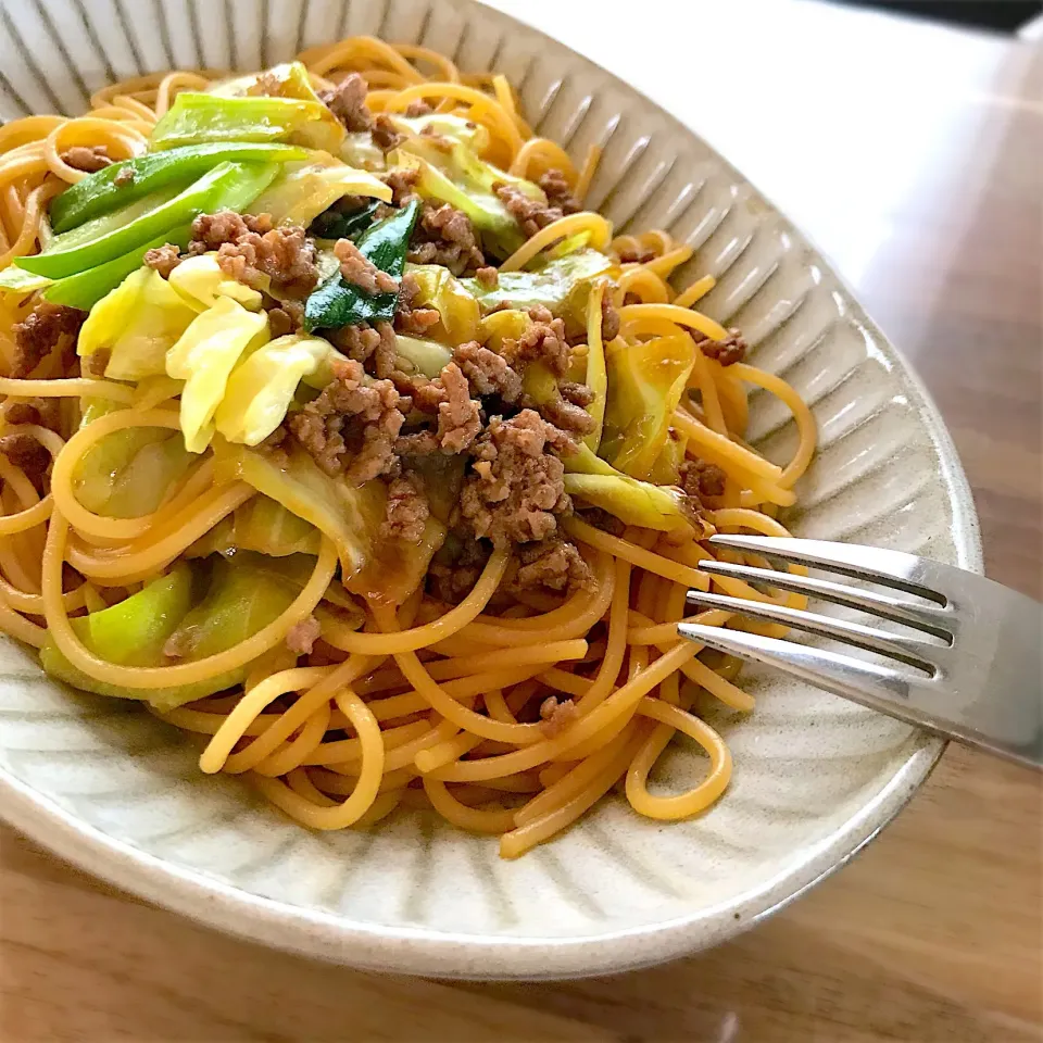 焼肉のたれで挽き肉とキャベツのパスタ🍝|ちぃさん