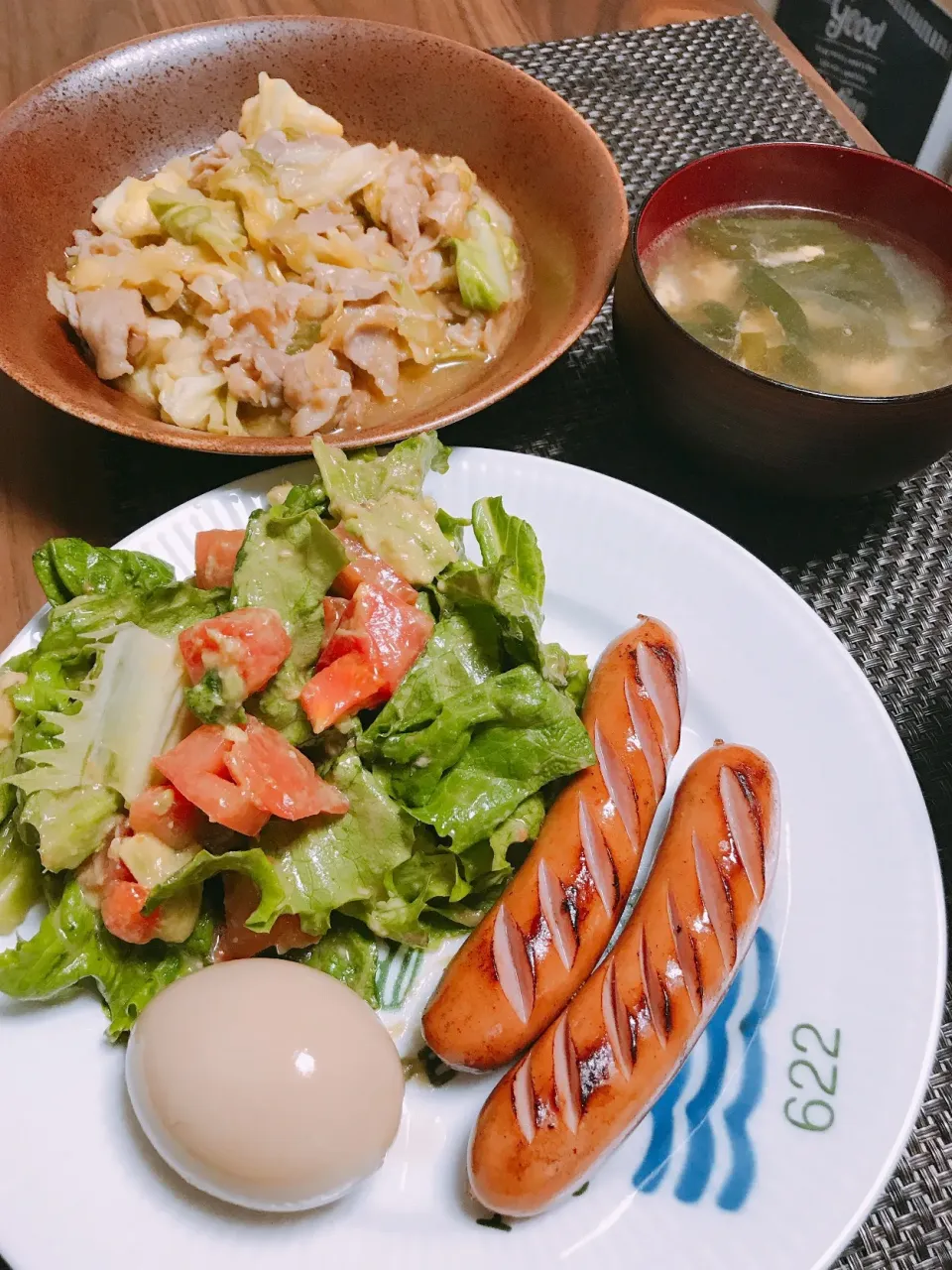 豚と春キャベツの味噌炒め✴︎肉屋のウインナー✴︎サラダ✴︎煮卵✴︎ニラ玉スープ|Aya.SanSun☺︎さん