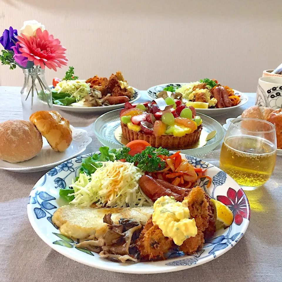 Snapdishの料理写真:鱈のムニエル、カキフライ、ナポリタンのワンプレートディナー🍽 #晩ご飯  #家庭料理  #おうちごはん  #夕食|ゆかりさん