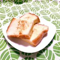 Snapdishの料理写真:食パンの賞味期限が今日までなので フレンチトースト作りました♪|ひめぎくさん